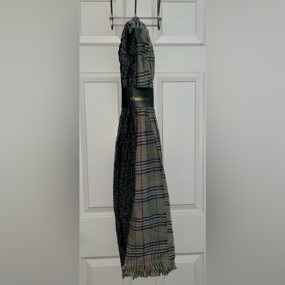 Women's Plaid Scarf - Black and Gray